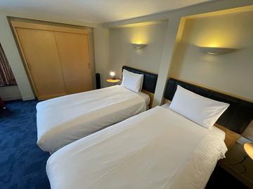 Twin bedroom Photo of a room with two single beds and a wardrobe